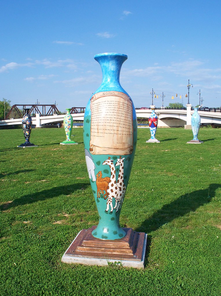 OH Zanesville Vase 19 Vase sculpture in Zanesville, Ohio… Flickr