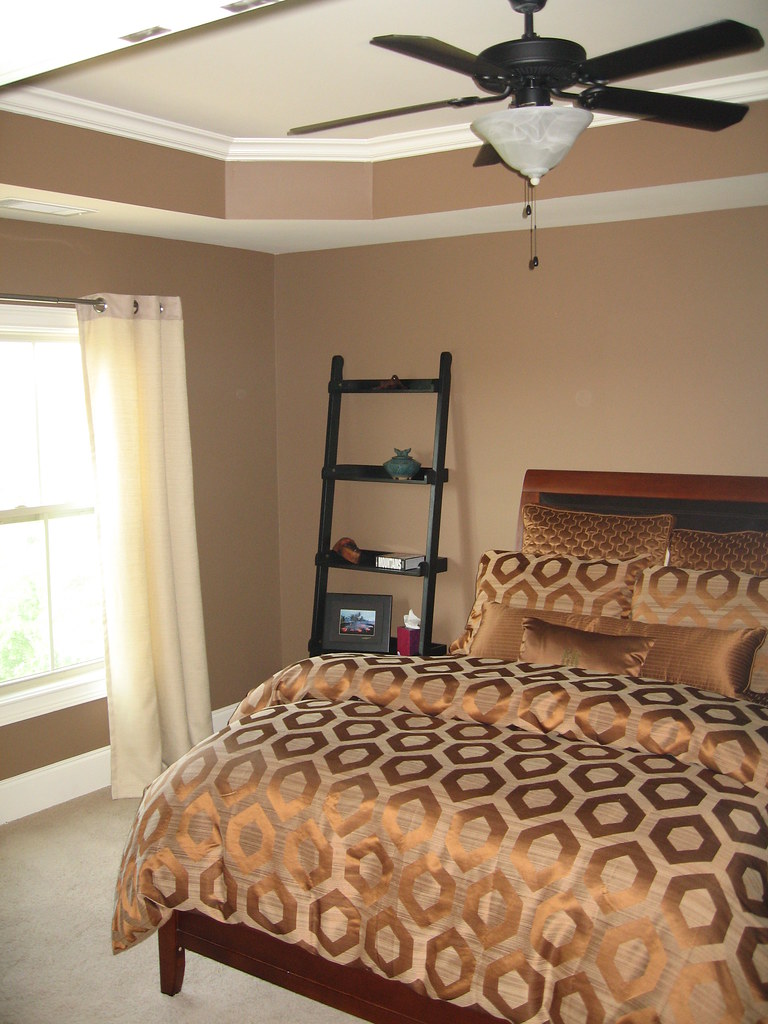 Bedroom 2 Custom paint and ultraplush carpeting. Darrell Ross Flickr