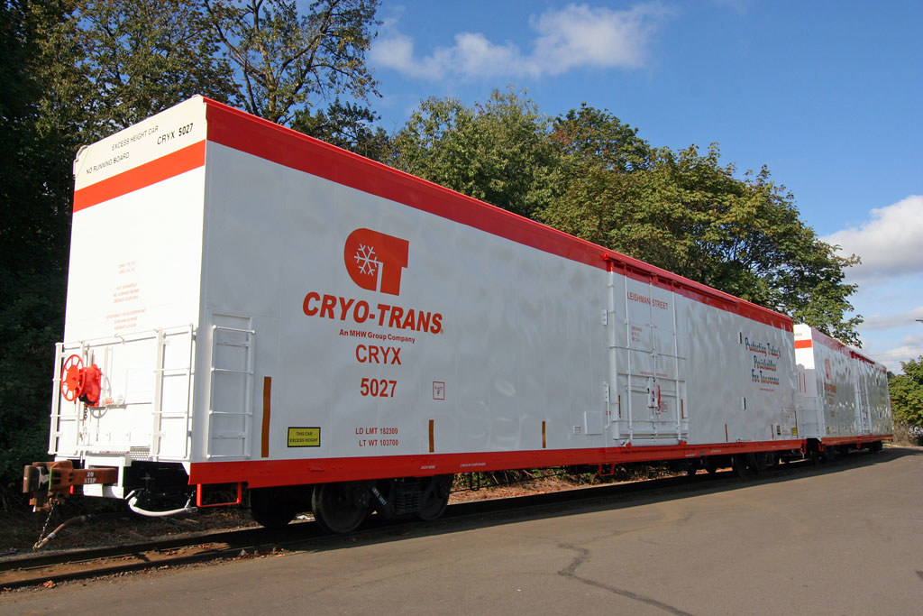 cryotrans Hi tech refrigerated rail car, used for transpor… Flickr