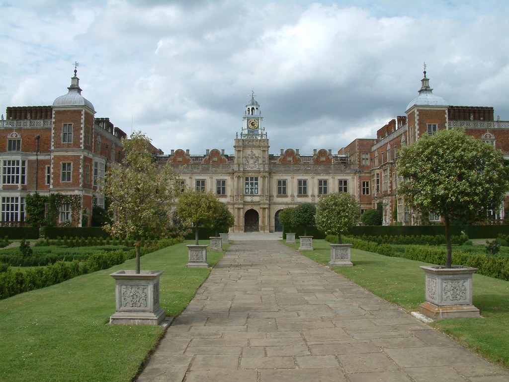 Hatfield House, Hertfordshire 01 Hatfield House was built … Flickr