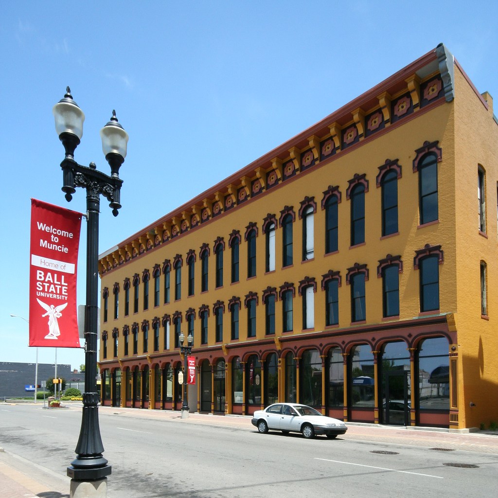 Muncie building IMG_4789 Brightly coloured building in Mun… Flickr