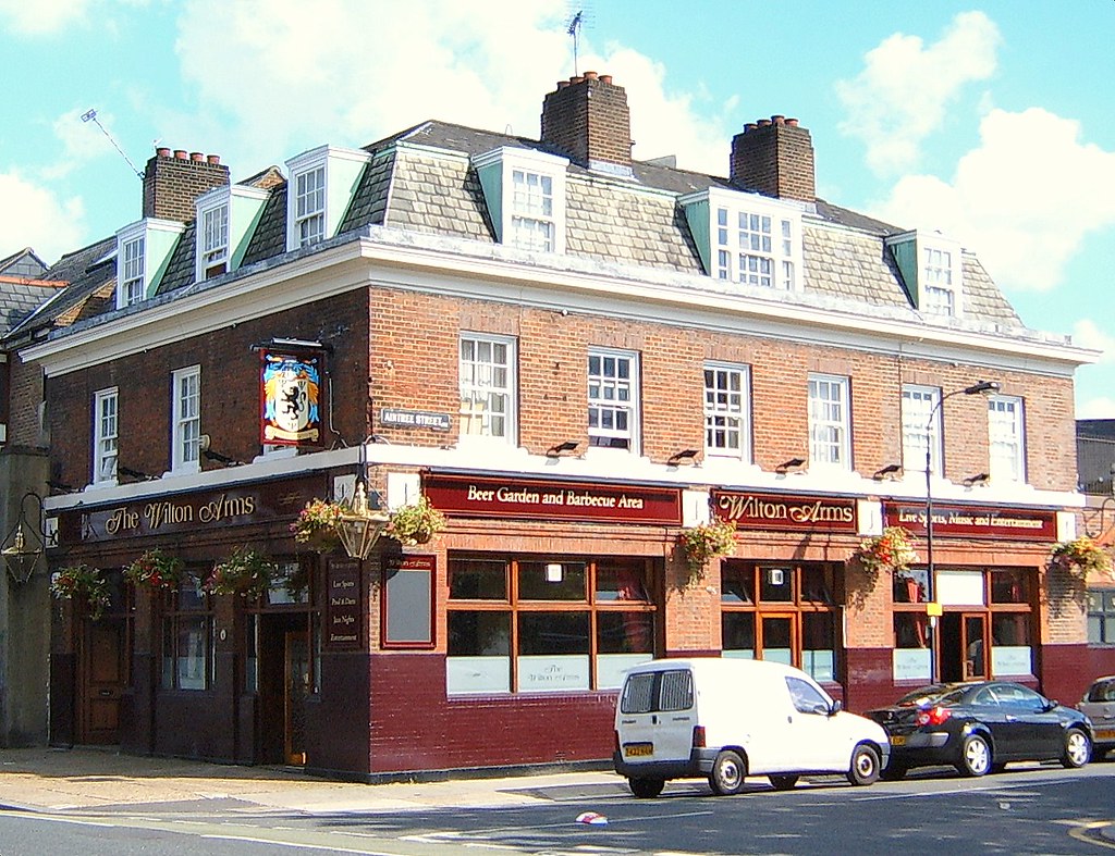 Dawes Road, Fulham, SW6. The "Wilton Arms" in it's new col… Flickr