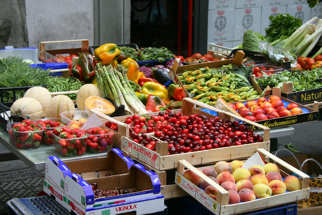 Fruits in Florence Fruit place in an outdoor market, Flore… Flickr