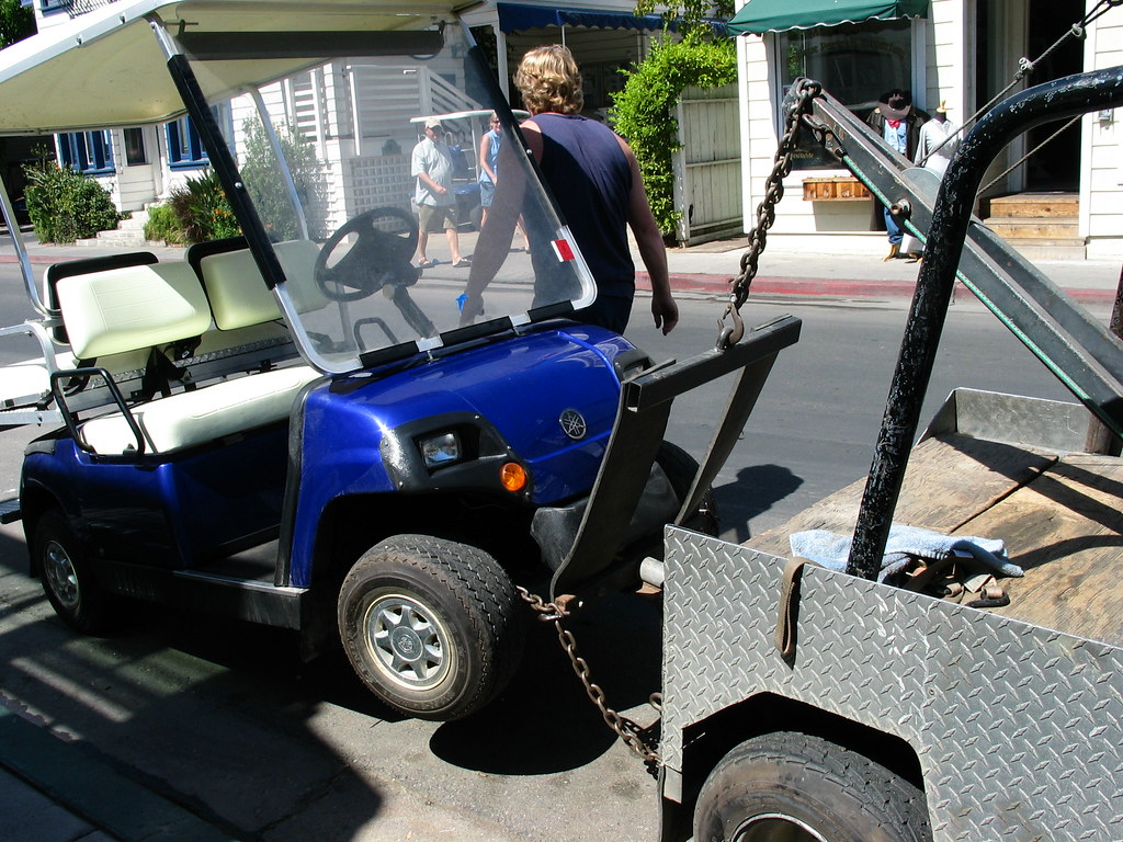Golf Cart Tow Truck lol... saw this in Catalina, a tow tru… Flickr
