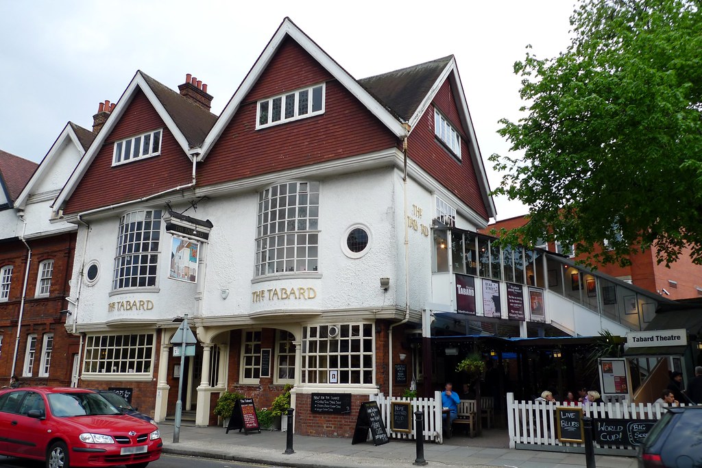 Tabard, Chiswick, W4 Attractive Arts and Crafts style pub,… Flickr