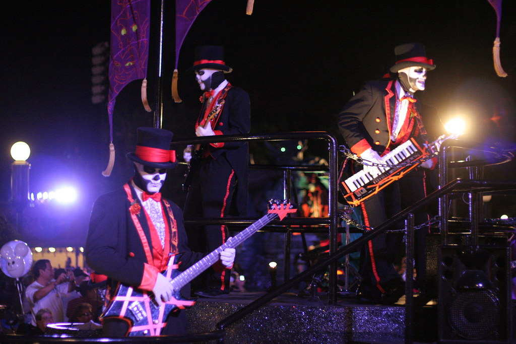 Skeleton Band in Halloween Parade Mickey's NotSoScary Ha… Flickr