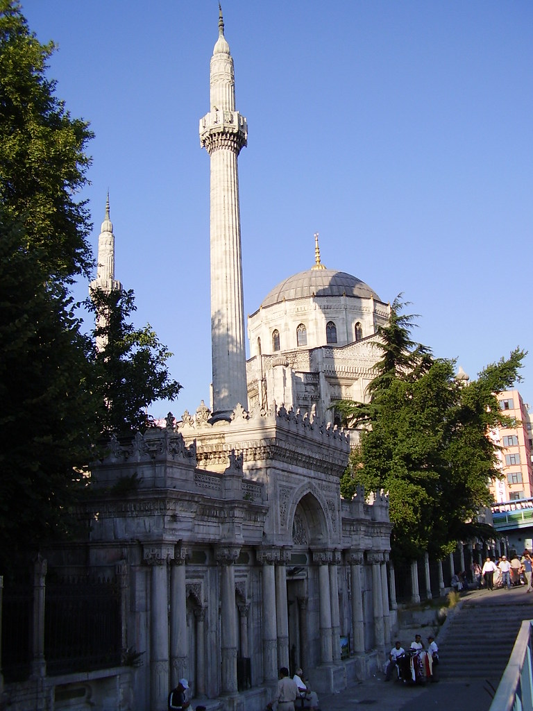 P7160003 Fatih mosque on Fatih street, Istanbul, Turkey Da… Flickr