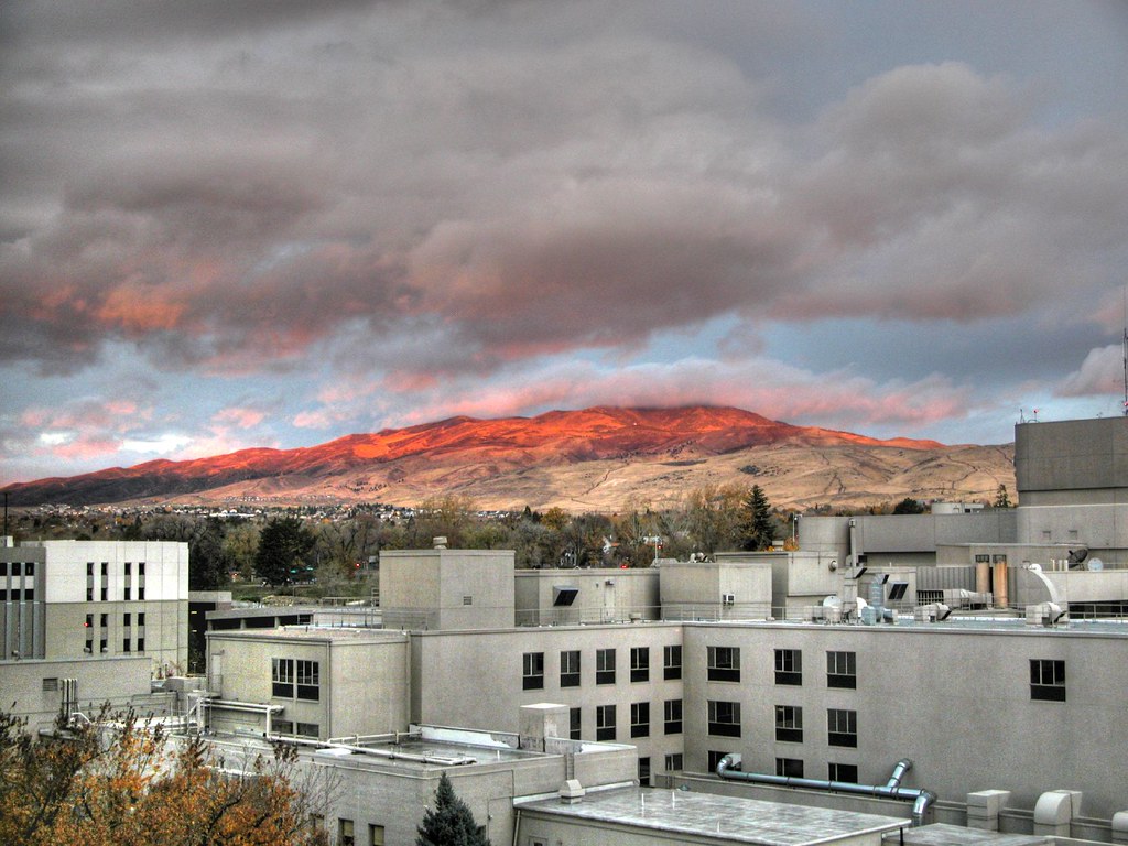 Reno sunrise Sunrise in Reno, NV. Saint Mary's Regional Me… Flickr