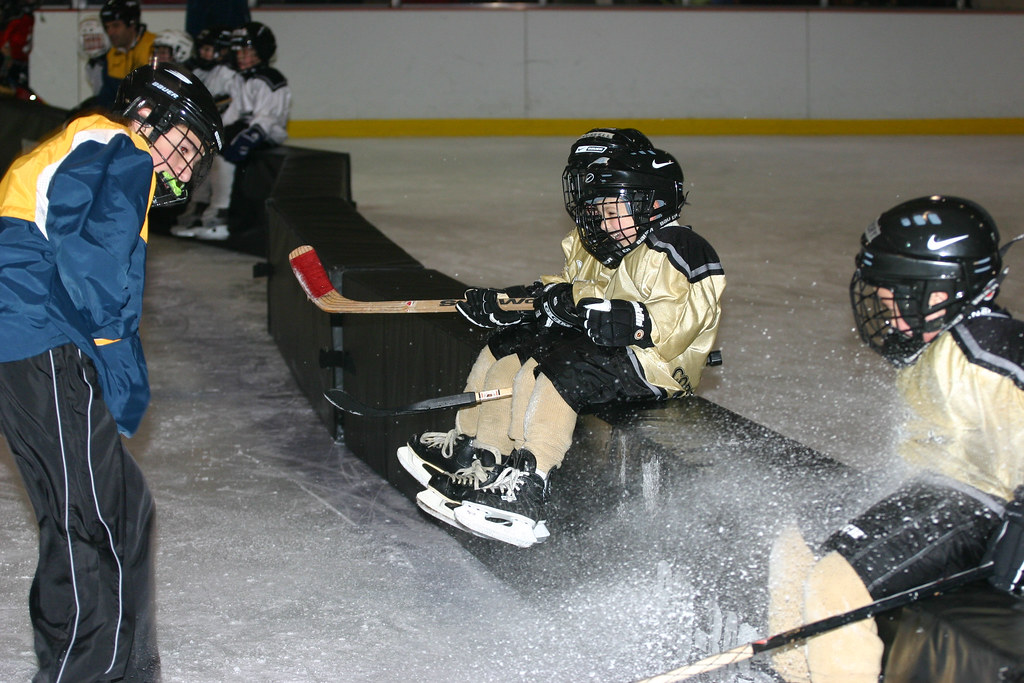 flying ice dix hills mites hockey one of the coaches went … Flickr