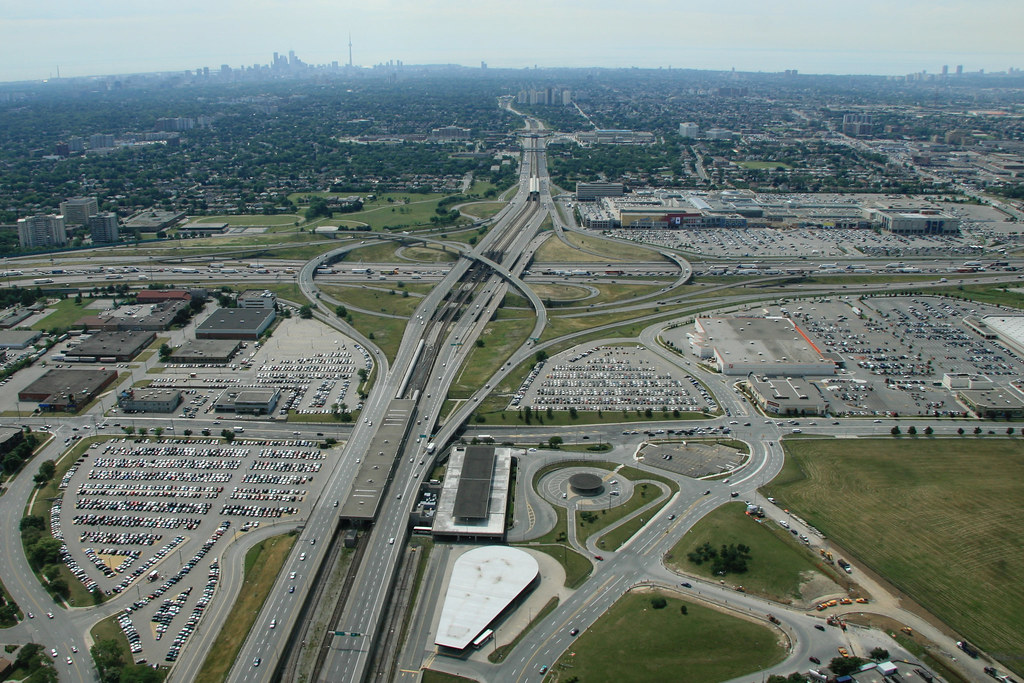 Allen Road Allen Rd and Highway 401 Toronto, Ontario, Cana… Tom