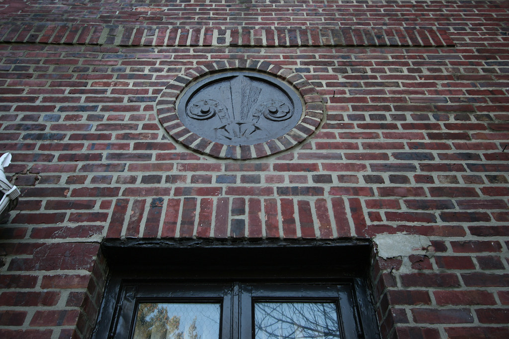 Thomas Edison Apartments, 7666 Austin St, Forest Hills, N… Flickr