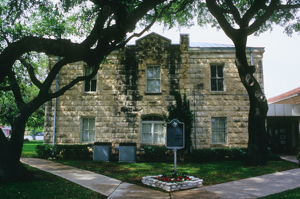 Real County Courthouse Leakey, Texas. Built in 1917. A rat… Flickr