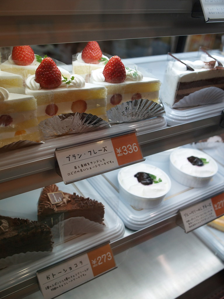 Japanese cake Even in a cake corner in a rural shopping ma… Flickr