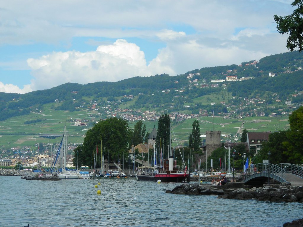 La tour de La TourdePeilz (Canton Vaud) From RiveReine,… Flickr