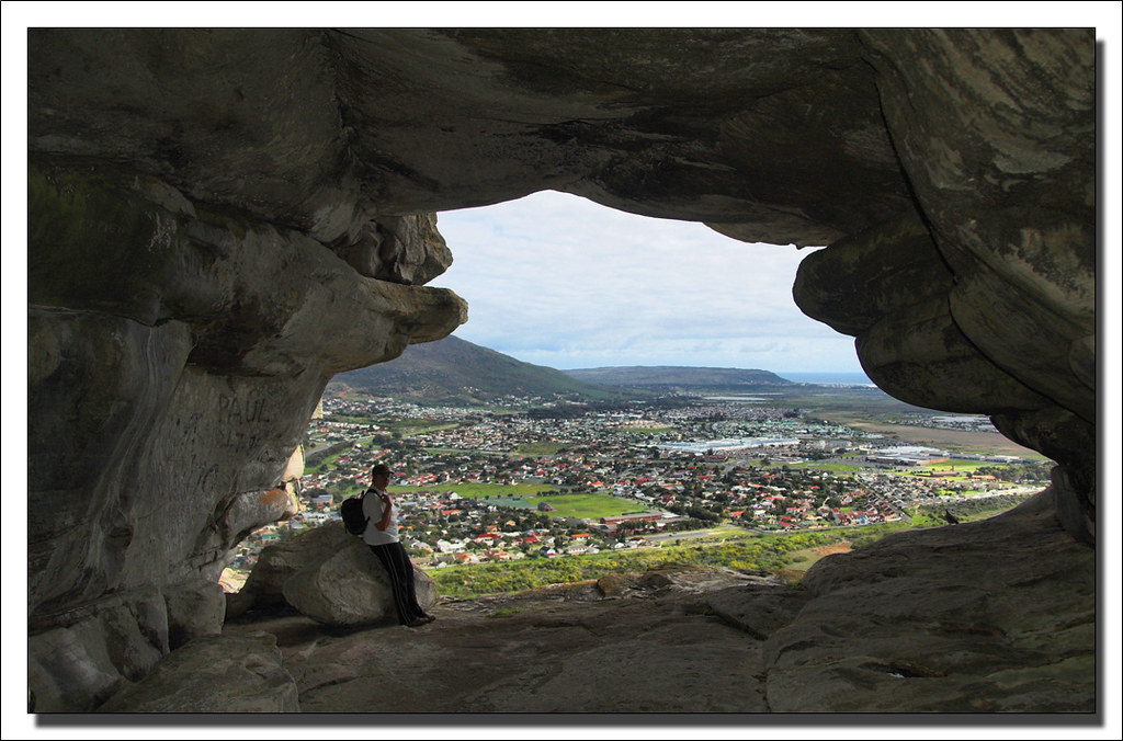 Inside Peers Cave, overlooking Fish Hoek In 1926/7 Victor … Flickr