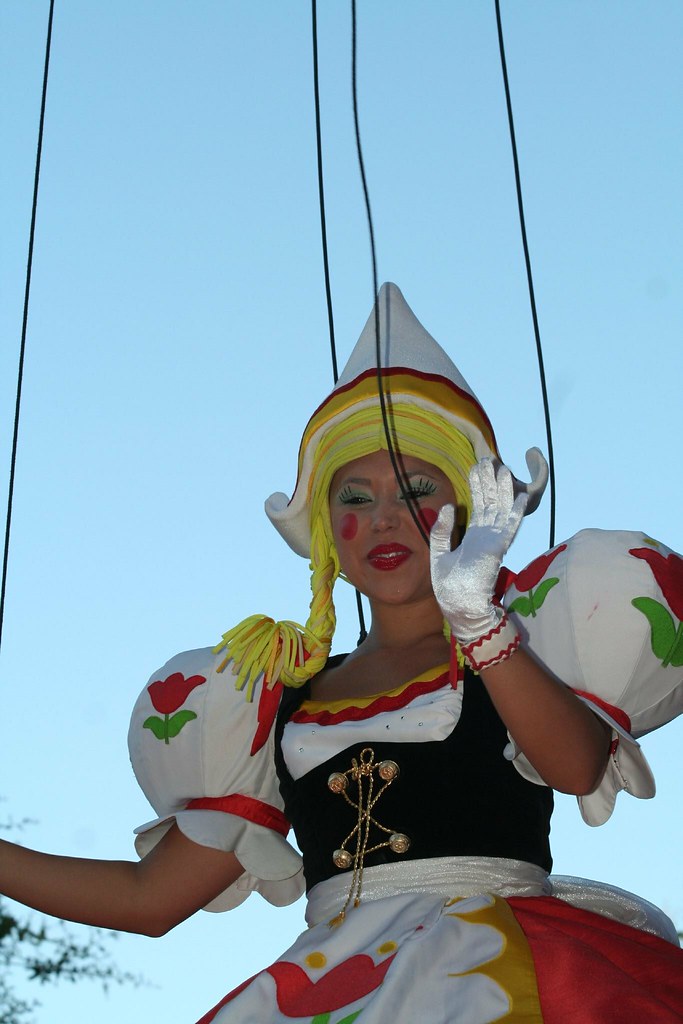 Walt Disney's Parade of Dreams features floats,… Flickr