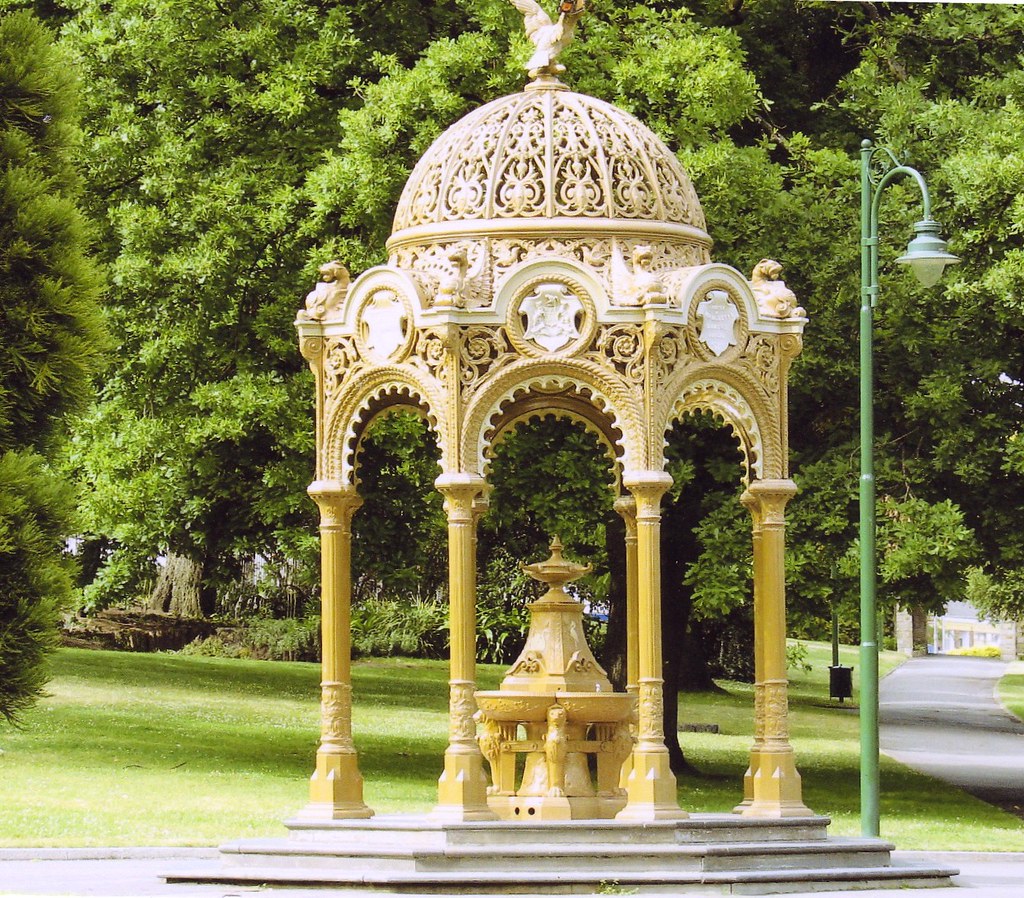 MEMORIAL IN LAUNCESTON BOTANICAL GARDENS Intricate lace wo… Flickr