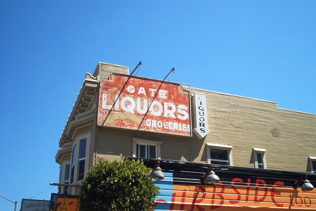 Gate Liquors walking to work w/ Lo 8.23.07 Richie Ciccotelli Flickr