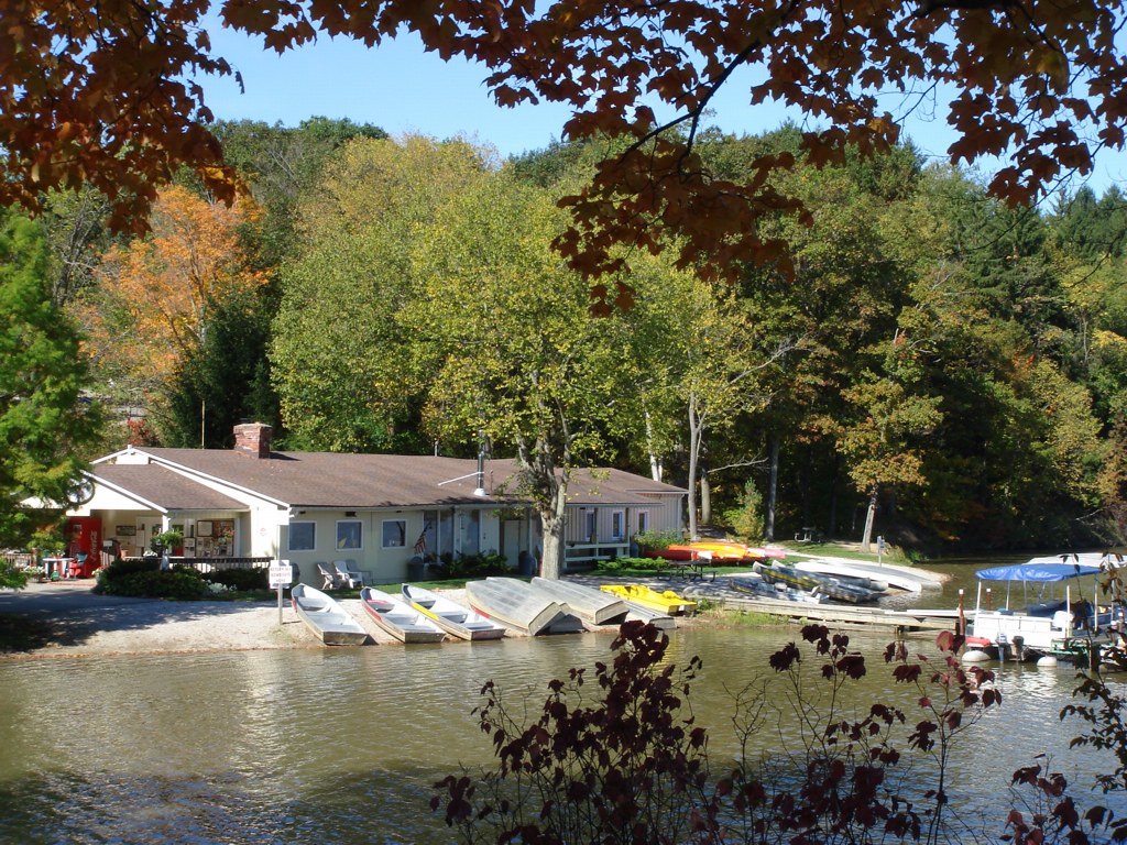 Hinckley Lake Boathouse Boathouse at Hinckley Lake, Medina… Flickr