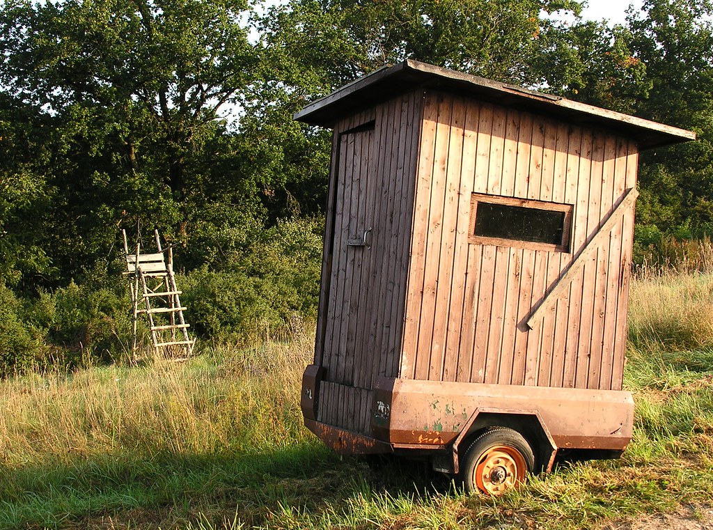 Hunter´s caravan! Raisedstands for hunters you can find h… Flickr