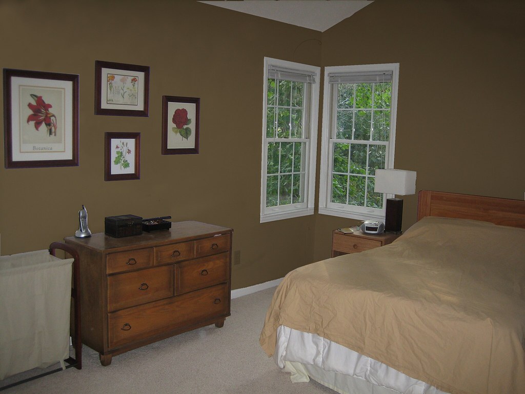 bedroompaintbrown.png What color should we paint our bed… Flickr