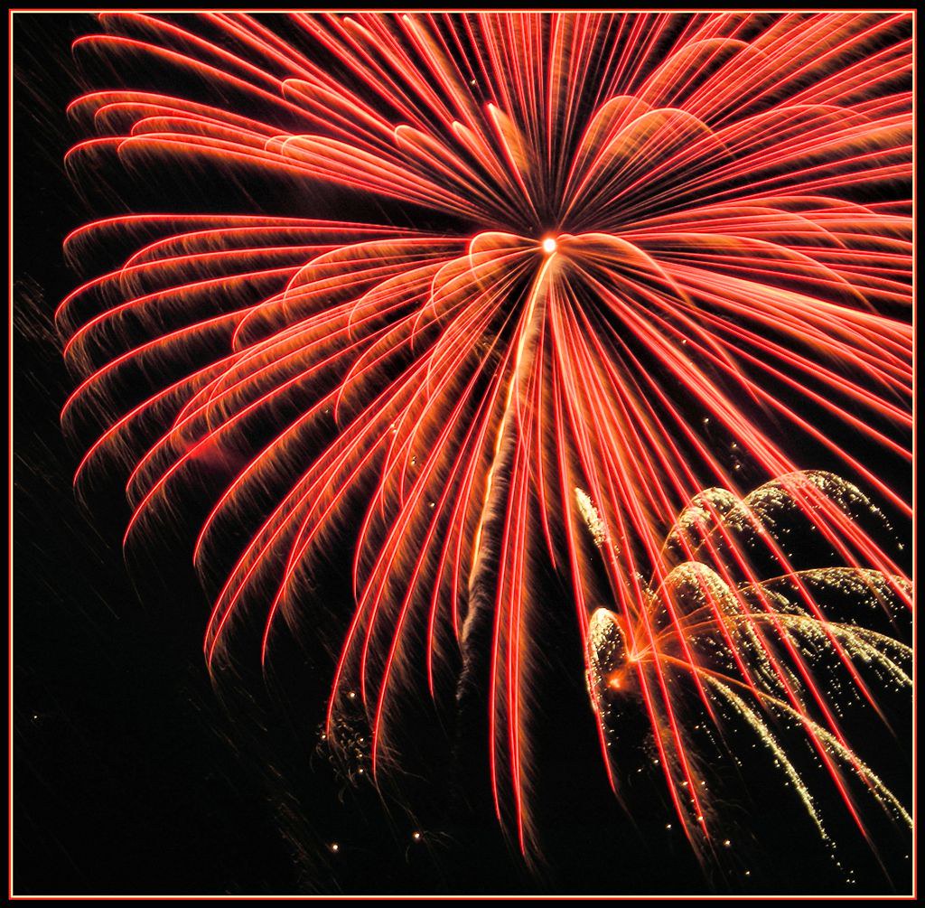 Fireworks More fireworks from the show at Lake Bloomington