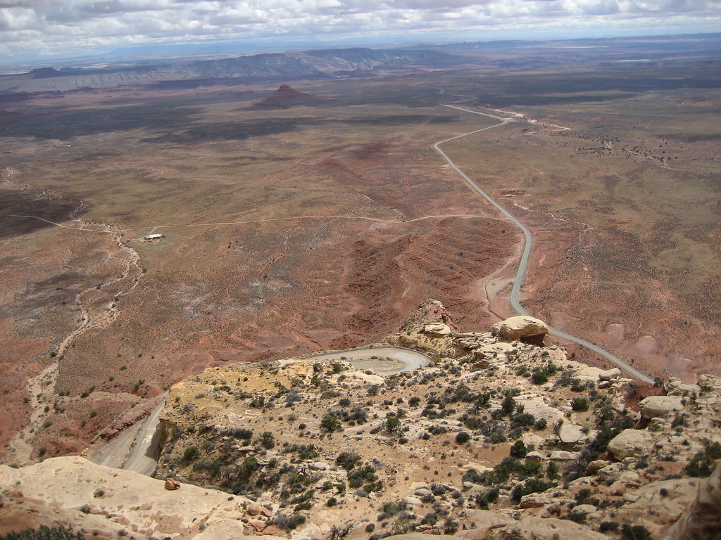 IMG_0749.jpg Top of the Moki Dugway. Elevation 6425 Feet. … Flickr