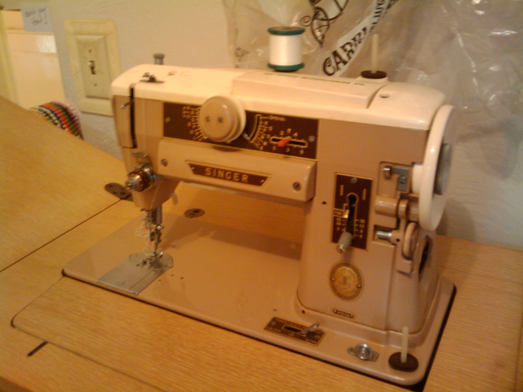 Singer 401A 100 My friend who is managing an estate sal… Flickr