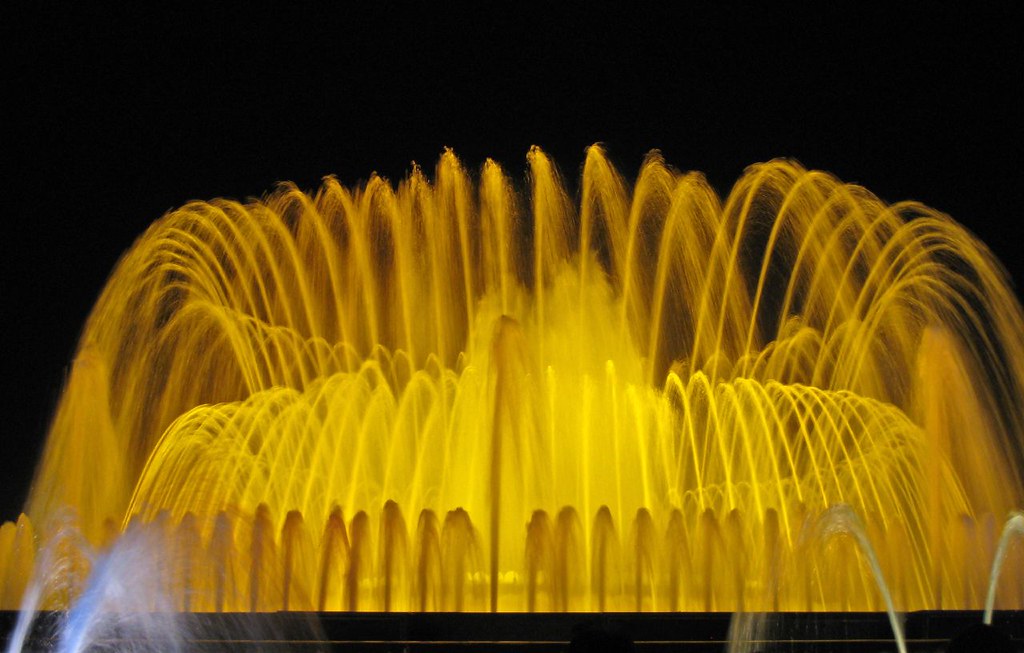Barcelona Aug 07 222 Dancing fountains yellow a photo on Flickriver