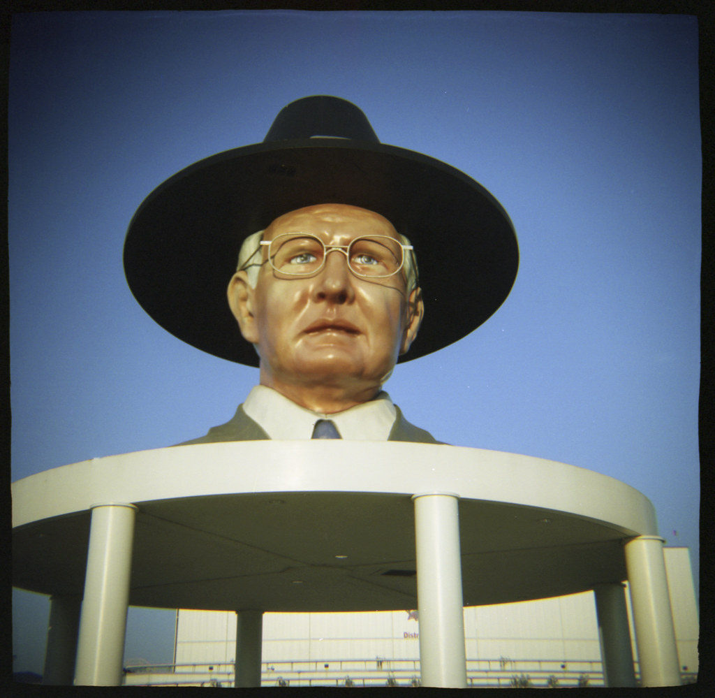 Lonnie "Bo" Pilgrim Monument Near Pittsburg, Texas www.roa… Flickr
