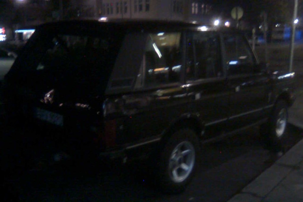 Range Rover At night in Berlin Jetblack Range Rover spot… Flickr