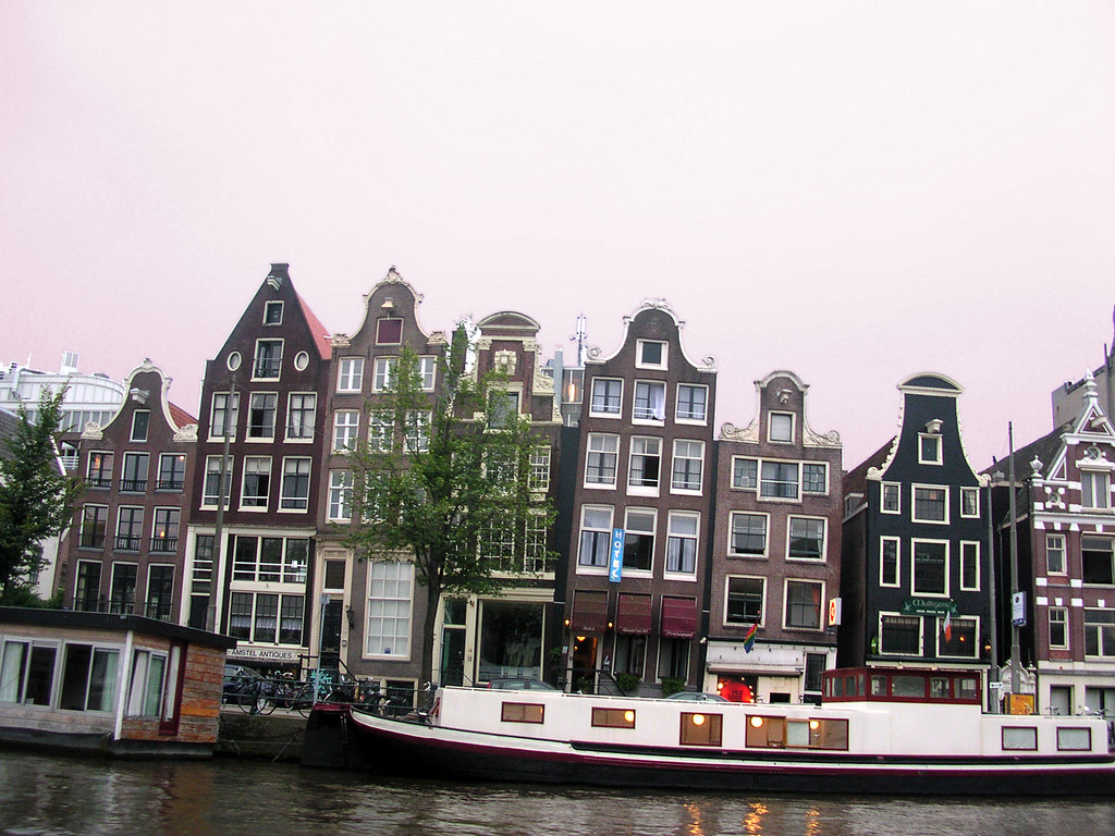 Amstel Straat The oldest straat in Amsterdam. That's why t… Flickr