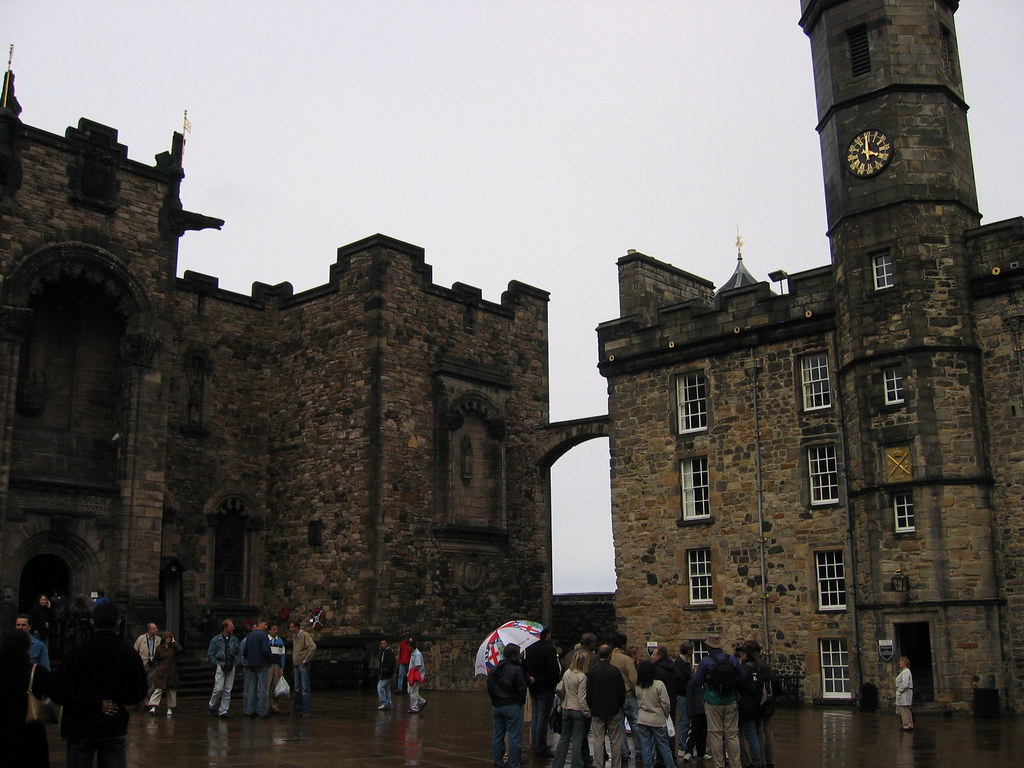 Edinburgh Castle The Scottish Crown Jewels are kept in tha… Flickr