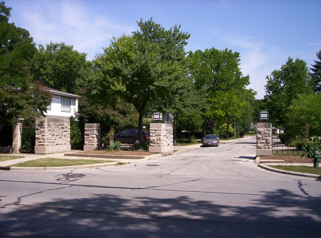 Waller Estate Gates Auvergne Place at Lake Street, River F… Flickr