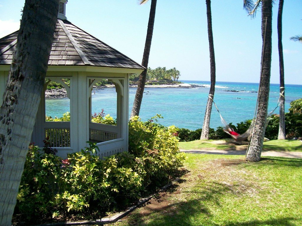 Gazebo A gazebo by the sea at the Hilton Waikoloa Village … Flickr
