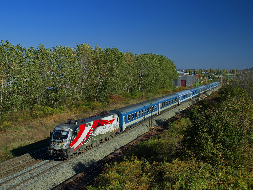 PA222696 Die HaydnLok der GySEV fährt mit dem IC924/934 b… Flickr