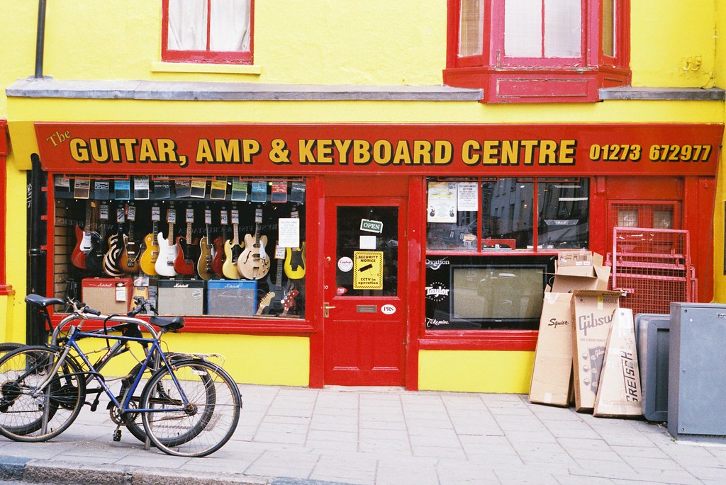 The Guitar, Amp, & Keyboard Centre Brighton, 2010 Clara Román Flickr
