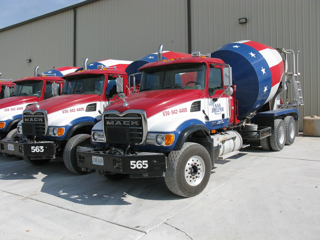 AAA Zoellner, Imperial, MO Closer view of 565, a Mack wi… Flickr