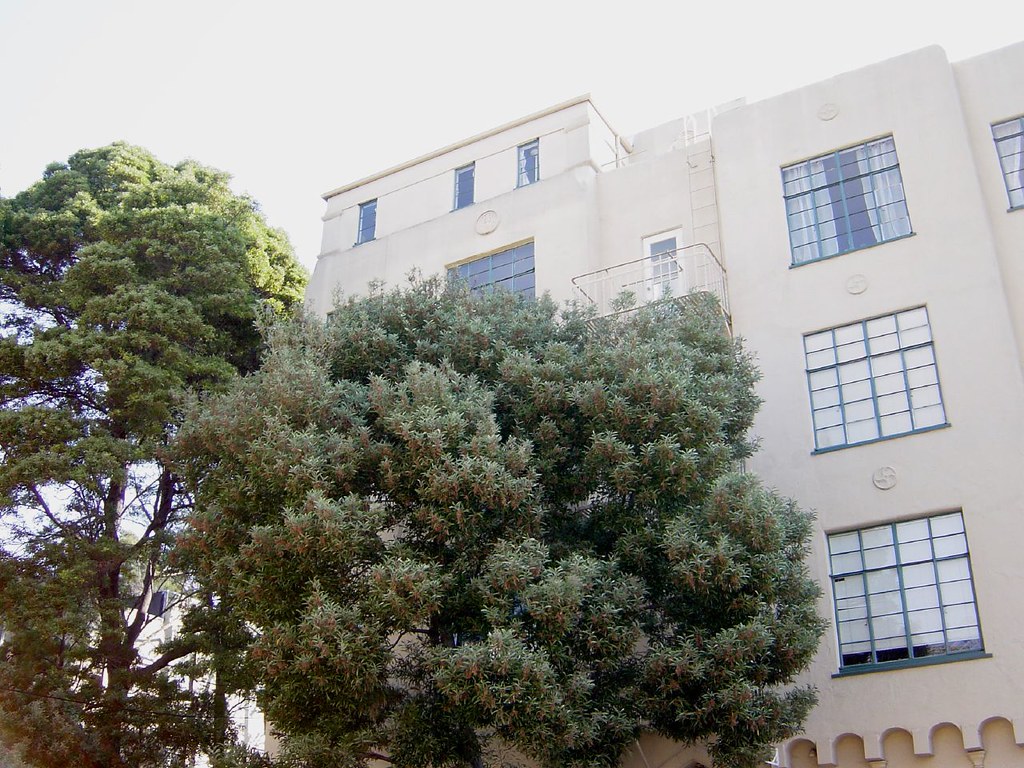 Oakland Apartment building. edgeplot Flickr