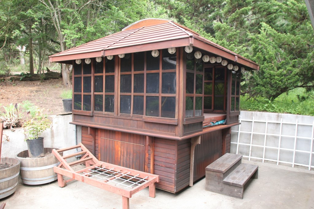 Hot tub The hot tub Tatyana found on craigslist. Bought us… Flickr