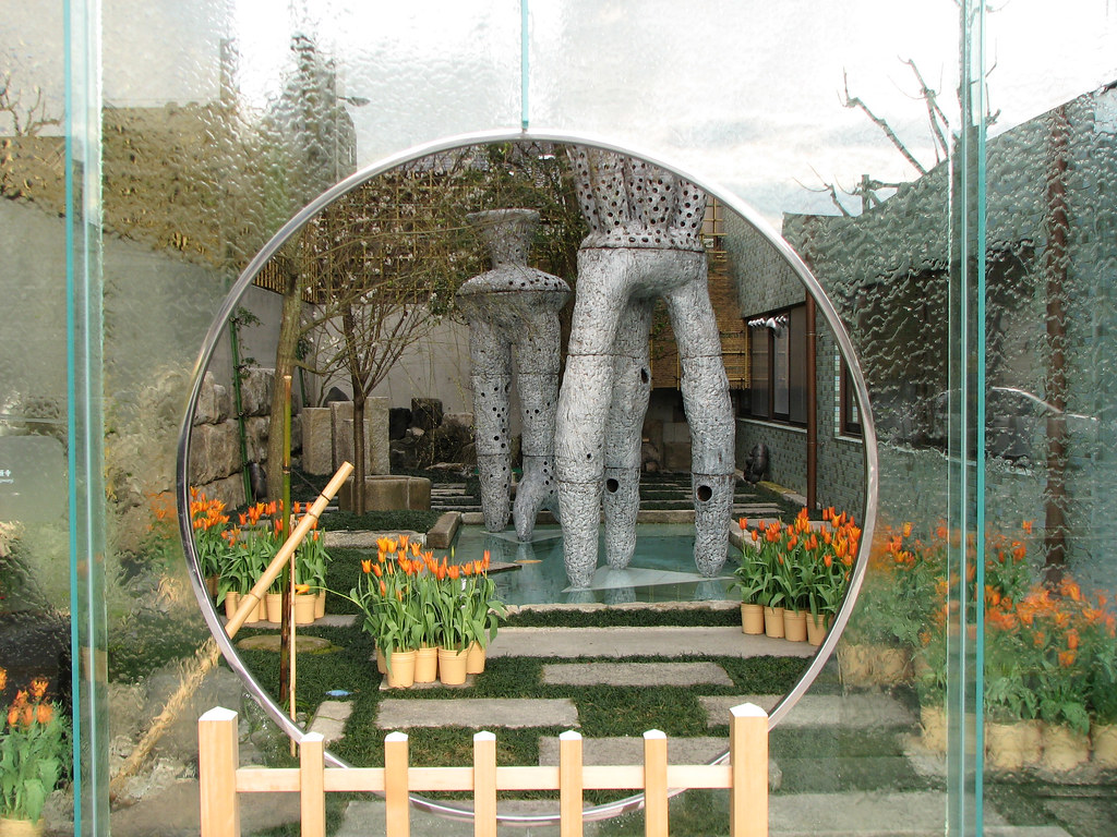 Art garden A small art garden near Nishi Honganji. I don't… Flickr