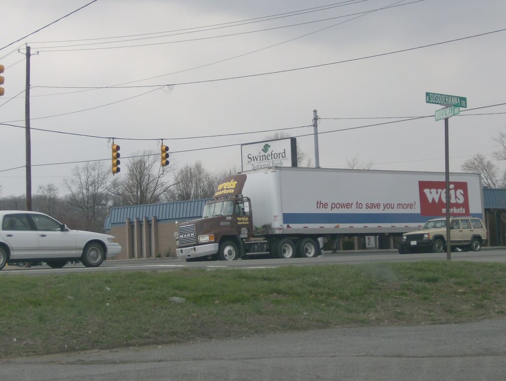 HPIM0702 Weis Markets tractor 2236 US 11&15, Shamokin Dam… Flickr