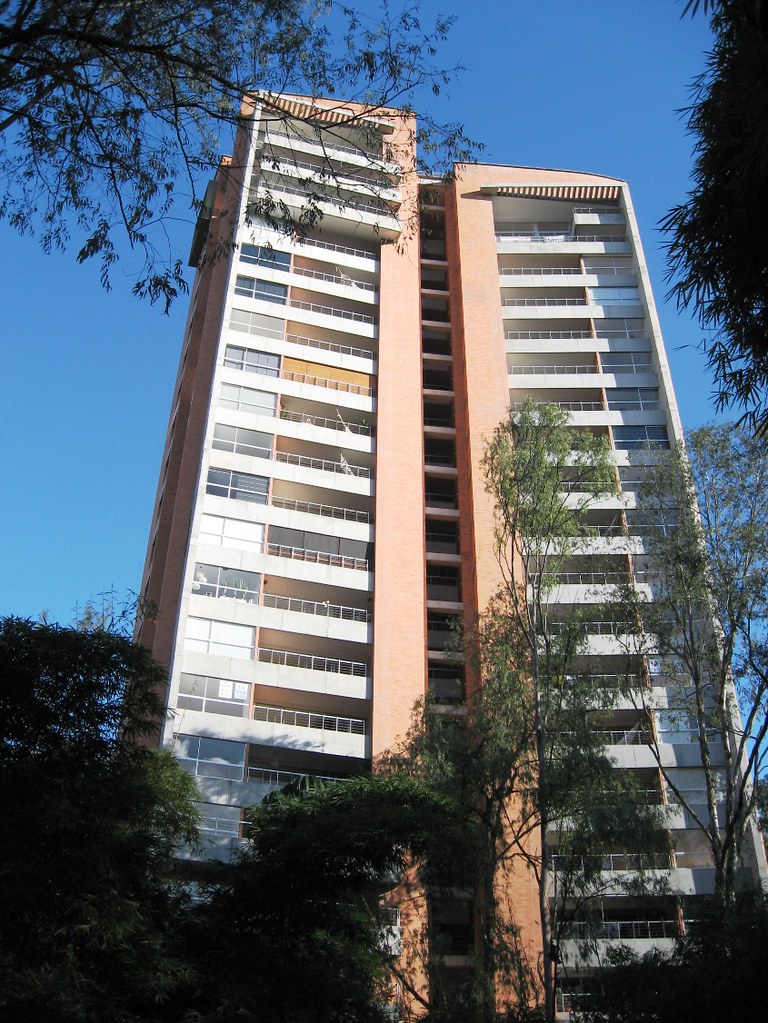 Edificio en El Poblado. Medellín. Una de mis fotos favorit… Flickr
