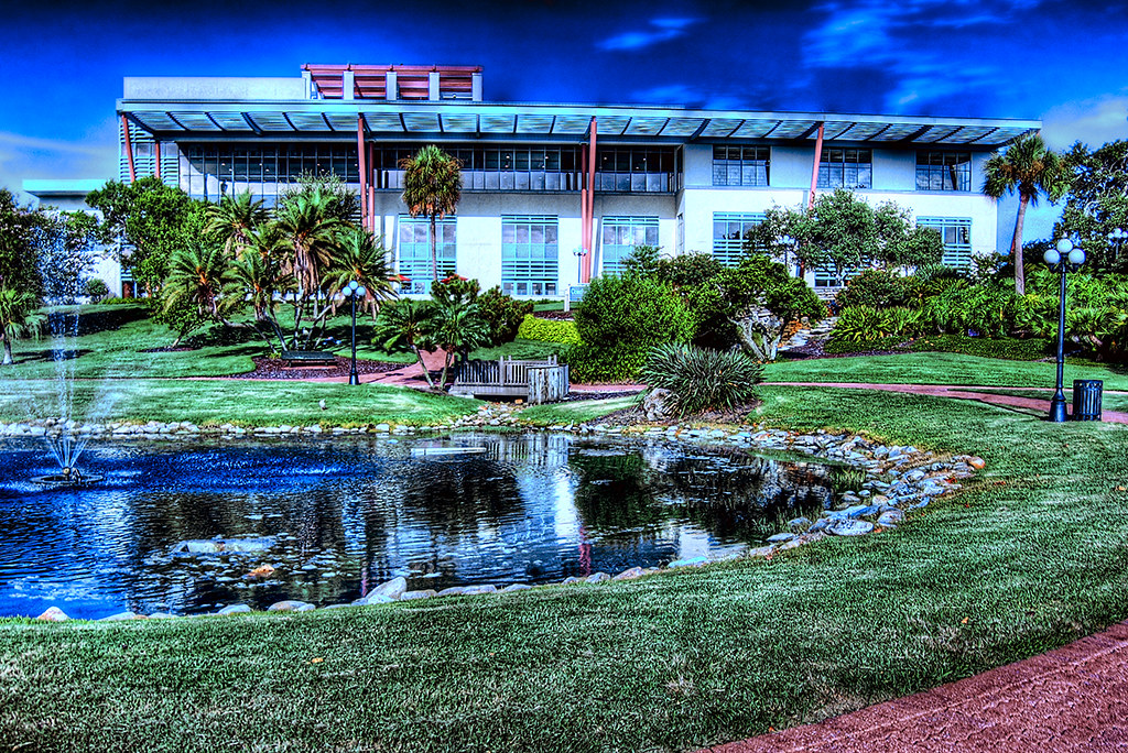 Clearwater Library Coachman Park and the Clearwater Librar… Flickr