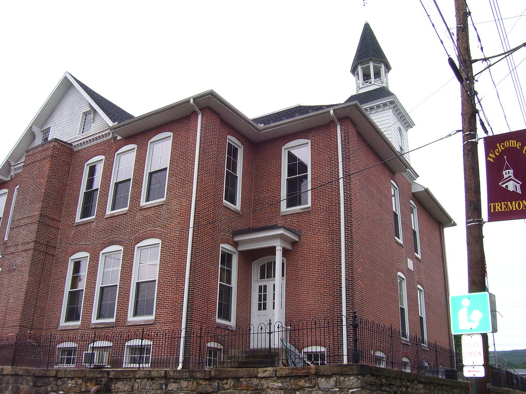 Tremont Grade School The old Grade School, now a Community… Flickr