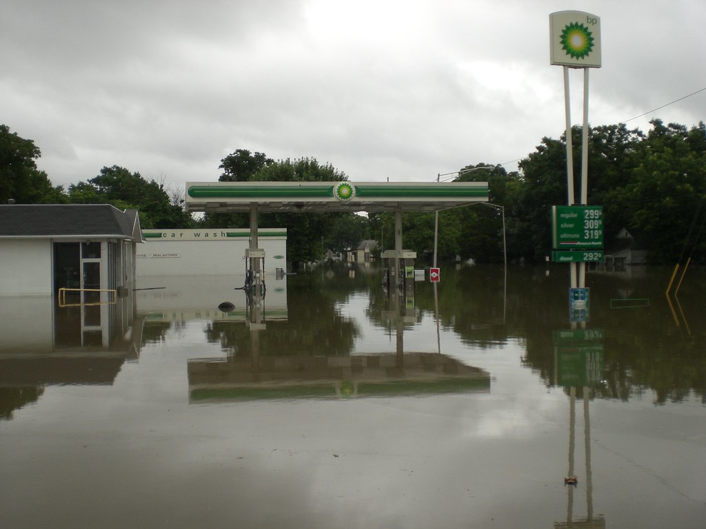Coffeyville Kansas July 2007 flood BP gas station on 11th … Flickr