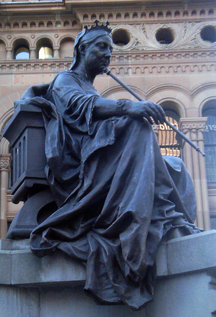 Image388_queen vic statue Queen Victoria Statue always l… Flickr