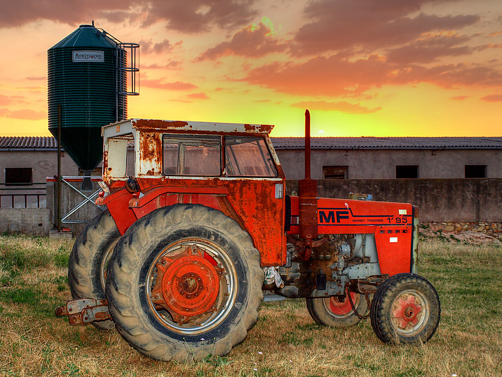 Tractor Massey Ferguson 1195 Ebro a photo on Flickriver
