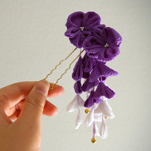 Hana Tsumami kanzashi with hanging petals, bellsWisteria Flickr
