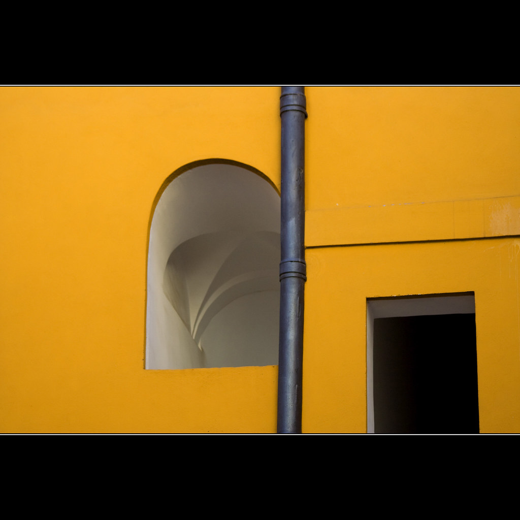 Frammenti di Roma forme e colore nel cortile dell'Arco d… Flickr